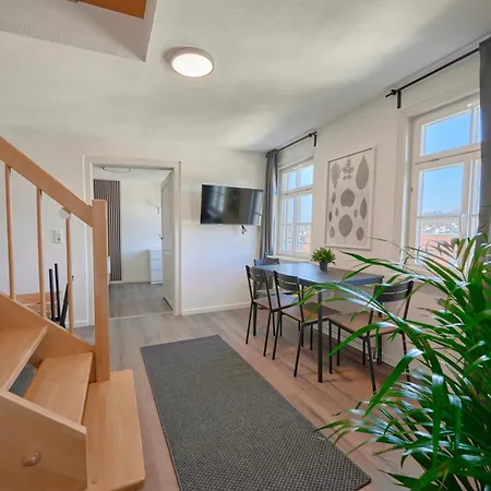 Backhome - Business&Family - Fantastische Schlosslage, Parkplatz, Balkon, Smarttv, Waschmaschine, Netflix, 70Qm, 24H Checkin - Apartment 5 Ludwigsburg Exterior photo