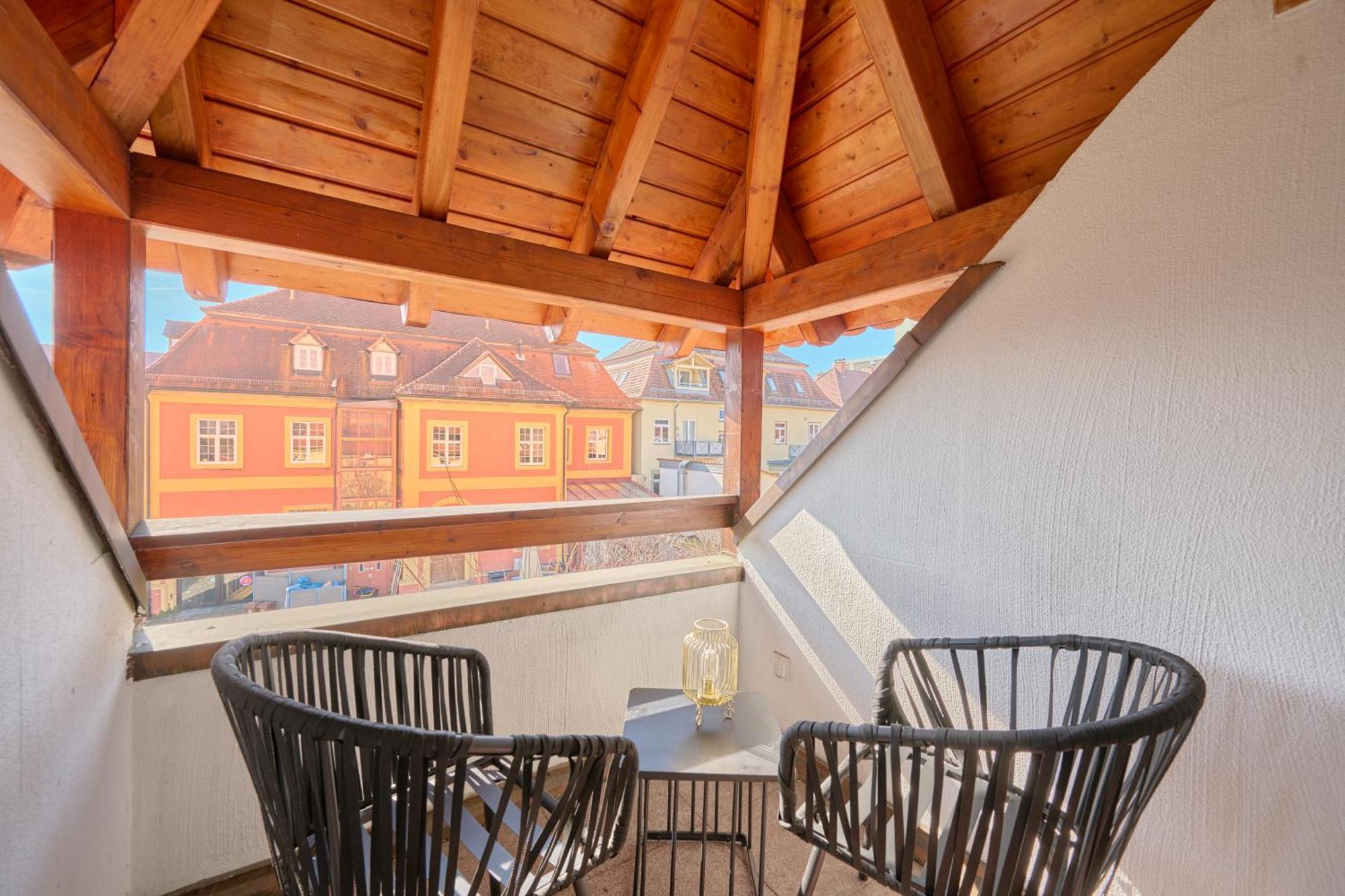Backhome - Business&family - Fantastische Schlosslage, Parkplatz, Balkon, Smarttv, Waschmaschine, Netflix, 70qm, 24h Checkin - 5 *