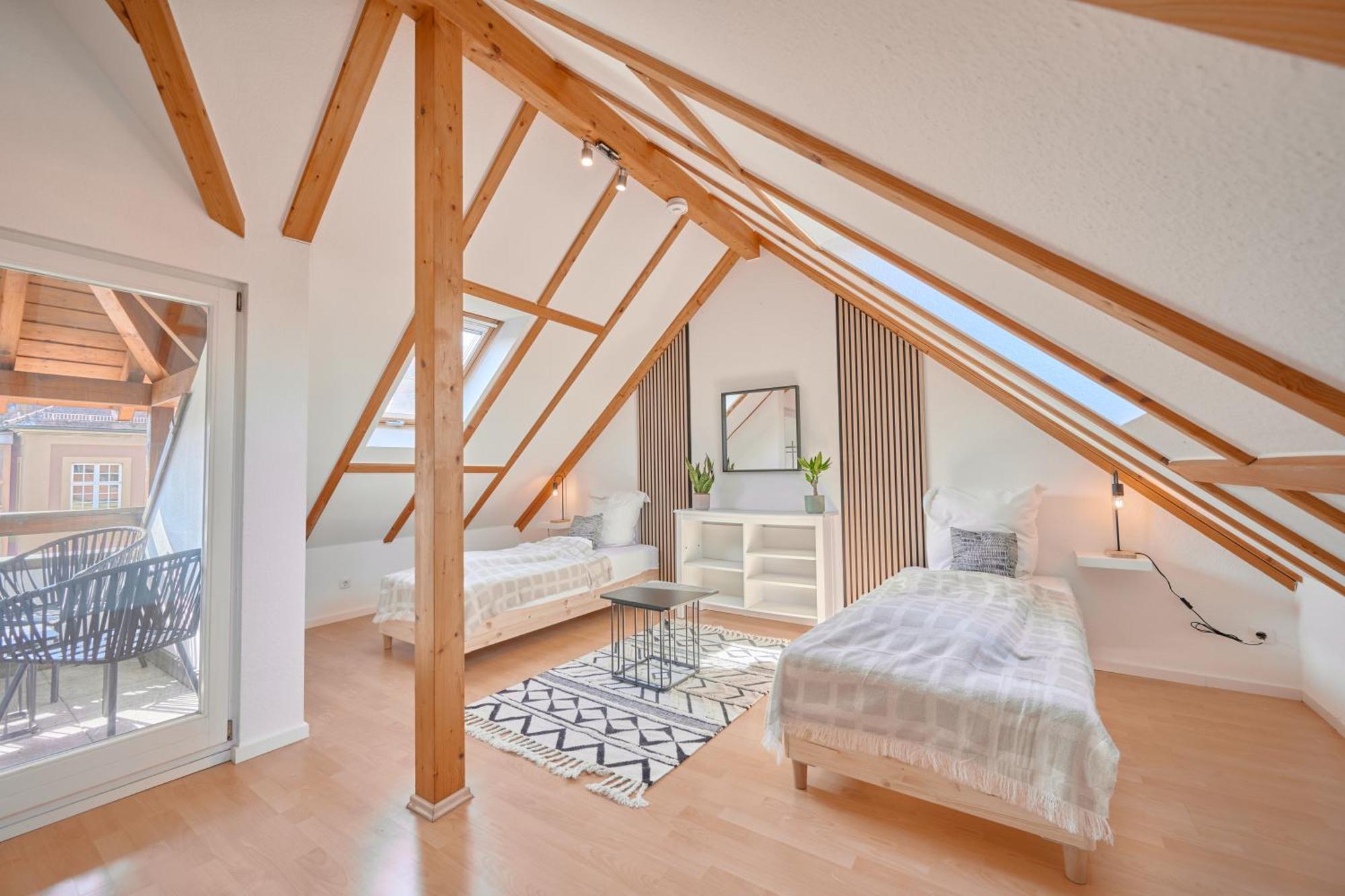 Backhome - Business&family - Fantastische Schlosslage, Parkplatz, Balkon, Smarttv, Waschmaschine, Netflix, 70qm, 24h Checkin - 5 *