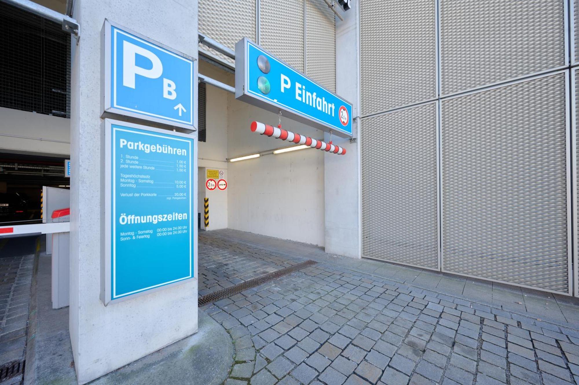 Backhome - Business&family - Fantastische Schlosslage, Parkplatz, Balkon, Smarttv, Waschmaschine, Netflix, 70qm, 24h Checkin - 5 *