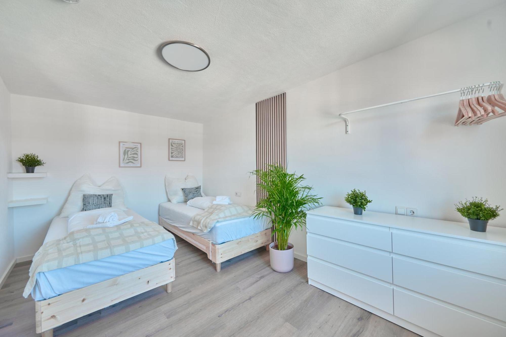 Backhome - Business&family - Fantastische Schlosslage, Parkplatz, Balkon, Smarttv, Waschmaschine, Netflix, 70qm, 24h Checkin - 5 *