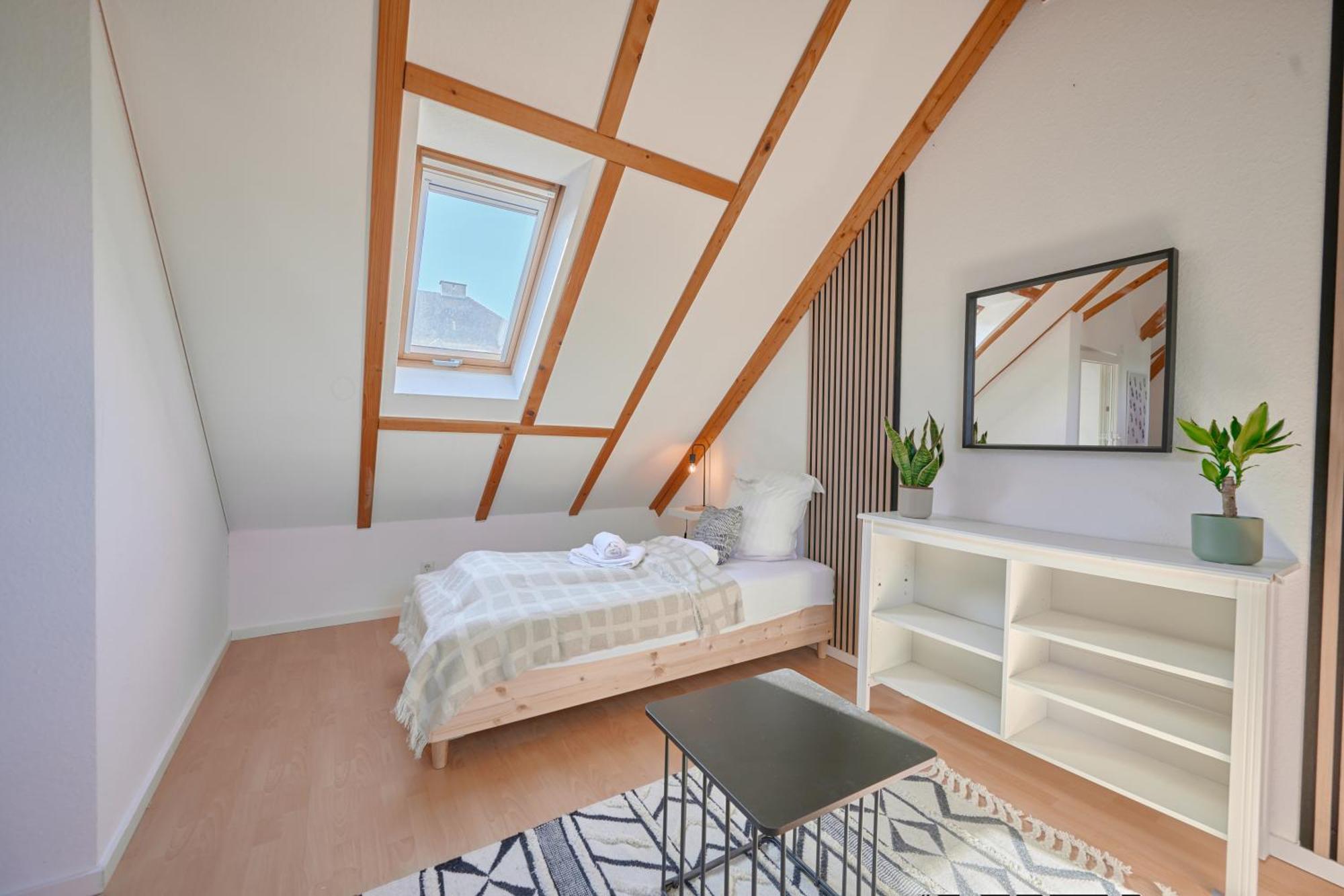 Backhome - Business&family - Fantastische Schlosslage, Parkplatz, Balkon, Smarttv, Waschmaschine, Netflix, 70qm, 24h Checkin - 5 *